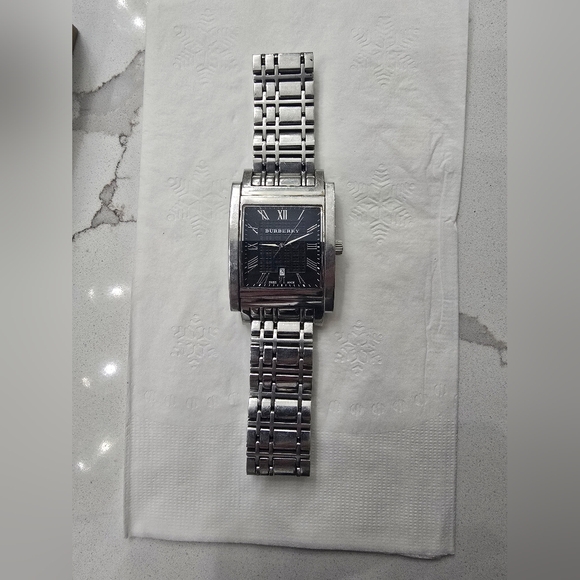 Burberry watch - Picture 3 of 13